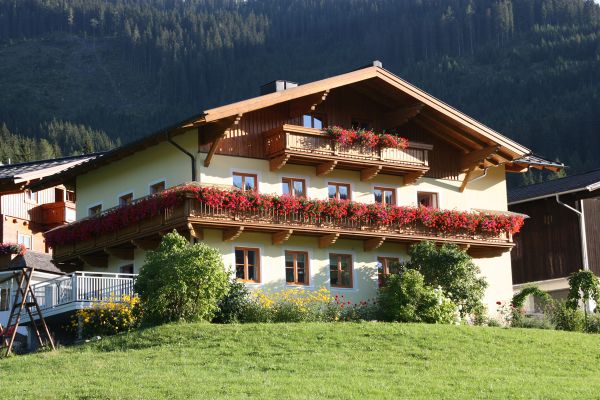 Appartements Richlegghof - unser Appartement Appartementhaus im Sommer